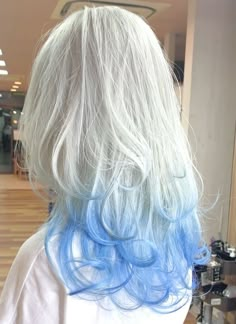 Blue White Hair Color, White Blue Hair Color, White Hair With Dyed Tips, Fox Color Hair Tips, Different Split Dyes, White Hair Colored Tips, White Hair Blue Highlights, Creative Color Hair Inspiration, White Hair With Colored Tips