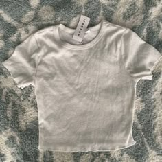 Size M Nwt White Cropped Ribbed Baby Tee From Pacsun Ribbed Cotton Crop Top T-shirt, Ribbed Cotton Crop Top, Simple Cropped Tops For Spring, Simple Gray Summer Top, Basic Gray Crop Top For Spring, Gray Everyday Spring Tops, Patchwork Tee, White Baby Tee, Black Tube Top