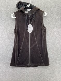 Greg Norman Track Sleeveless Top Hoodie Vest Solid Gray Size Small Full Zip 60% Cotton  40% Polyester Zip Up Vest Outfit, Sleeveless Hoodie Outfit, Hoodie Vest, Greg Norman, Sleeveless Hoodie, Aesthetic Look, Hoodie Outfit, Vest Outfits, Active Wear Tops