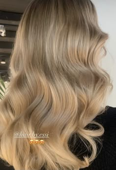 Expensive Blonde, Blonde Highlights Lowlights, Edgy Blonde Hair, Lowlights Highlights, Dirty Blonde Hair Color Ideas, Blond Beige, Blonde Hair Inspo, Beige Blonde Hair, Perfect Blonde Hair