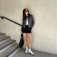 Outfit With Samba Adidas, European Girl Aesthetic, Casual Mini Skirt Outfit, Japan Fashion Casual, Spring Outfits Korea, Aesthetic Mini Skirt, Black Skirt Outfit Fall, Outfits With Grey Cardigan, Tokyo Outfits