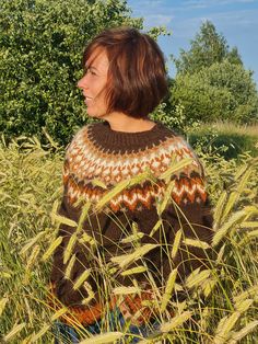 Hand knitted Lettlopi sweater. Size UK 12. The model is 172cm tall, she is wearing  UK size 10. Lettlopi Sweater, Fox Sweater, Norwegian Sweater, Icelandic Sweaters, Wool Mittens, Wool Winter, Hand Knitted Sweaters, Fair Isle Sweater, Pullover Sweater Women