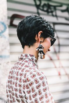 Tassel earrings Hairstyles Outfits, Outfits Street Styles, Braided Bun Hairstyles, Short Haircut, Short Styles, Street Look, Charlize Theron, Pixie Hairstyles, Short Cuts