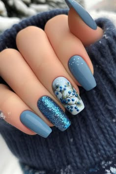 61 Stunning Blue Christmas Nail Ideas for 2024 Shades Of Blue Nail Designs, Nails For Winter 2024, Christmas Builder Gel Nails, Light Blue Fall Nails, Christmas 2024 Nail Trends, Holiday Nails Ideas, Light Blue Nails Winter, Winter Blue Nails Acrylic, Winter Blue Nail Designs