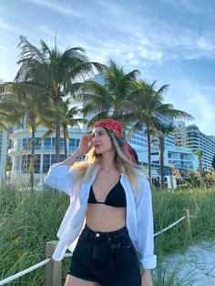 white shirt summer miami beach bikini Jean Short Beach Outfit, Outfit Playa Curvy, Outfit Playa Gorditas, Outfit Playa 2022, Aesthetic Beach Outfits Korean, Outfits For The Beach, Beachy Summer Outfits, Goa Outfits, Outfits Playa