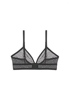 The Honeycomb triangle soft bra is the perfect choice for the minimalist. The technical sheer mesh makes each piece a go-to for all-day wear, while the honeycomb pattern makes it very modern and chic. Unlined cups No wire Adjustable straps Hook and eye closure in back Product code: EC-465BComposition: 88% polyamide & 12% elastane. Hand-wash recommended. Christmas Gift Sale, Bra Size Guide, Soft Bra, Honeycomb Pattern, Pop Bottles, Triangle Bra, The Minimalist, New Years Sales, Underwire Bra