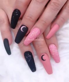 Purple And Black Almond Nails, Black Nails Pink Glitter, Black And Mauve Nails, Short Black And Pink Nails, Purple And Black Nail Ideas, Summer Goth Nails, Spicy Nails, Pastel Goth Nails, Black Nail Inspo