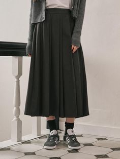 Composition : Poly 96% Spandex 4%Color : CHARCOAL_ONECountry of Origin : KOREA Long Pleated Skirt, Stylist Outfit, Comfort Fashion, Travel Comfort, Comfortable Fashion, Style Ideas, Long Skirt, Pleated Skirt, That Look