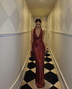 Satin Dress Style, Burgundy Dress Outfit, Satin Dress Outfit, Tight Dress Outfit, Red Satin Dress, M Instagram, Classy Prom Dresses, Red Dresses Classy, Cherry Dress