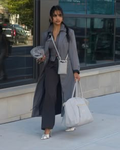 Hailey Bieber Casual, Rich Old Money, Leather Streetwear, Sophia Richie, Cute Professional Outfits, Black Instagram, Classy Streetwear, 70s Denim, Money Outfit