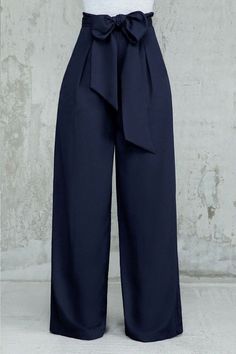 Kulot Pants, Stylish Pants, Elegante Casual, Classy Dress Outfits, Popular Outfits, Wide Pants, Blue Pants, Best Fashion, Classy Dress