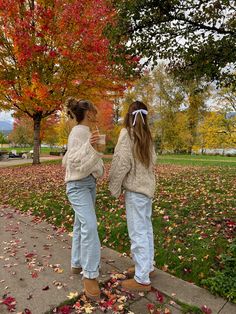 Sweater weather, fall fashion, fall outfit, fall outfit ideas, matching bestie pics Thanksgiving Outfit Ideas, Cute Thanksgiving Outfits, What To Wear Fall, Minimalist Closet, Thanksgiving Outfits