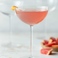 Grapefruit Martini, Batch Cocktail Recipe, Citrus Cocktails, Cranberry Juice Cocktail, Lemon Drop Martini, Ruby Red Grapefruit, Make Simple Syrup, Seasonal Drinks