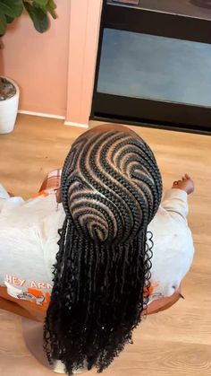 Check out 60 cute curvy cornrows aka Alicia Keys braids hairstyles that are trending right now for black women. Canerow Back Braids Hairstyles, Curvy Cornrows, Alesha Keys Braids, Alicia Keys Fulani Braids, Trending Cornrows Hairstyles, Alisha Keys Braids, Alicia Keys Braids Hairstyles, Alicia Keys Cornrows, Side Cornrows Braids