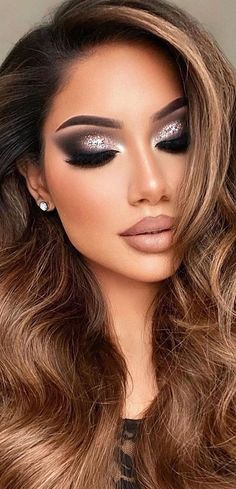 Glamorous Smokey Eye Makeup, Carrie Underwood Smokey Eye, Glitter Bridal Makeup, Dramatic Bride Makeup, Dramatic Makeup Looks Glamour, Smokey Wedding Makeup, Smokey Eye Wedding Makeup, Glitter Glam Makeup, Prom Glam Makeup