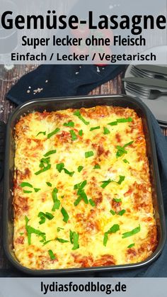 Gemüse-Lasagne ist eine super tolle und leckere Alternative zur klassischen Lasagne mit HackfleischMit viel leckerem Gemüse und einer cremigen Béchamelsoße schmeckt sie absolut köstlich und macht ordentlich sattAußerdem ist die vegetarische Lasagne super für alledie Lasagne lieben aber auf Fleisch verzichten möchtenEin tolles Gerichtnicht nur für Vegetarierlasagne vegetarisch veggie gemüse einfach kochen lydiasfoodblog rezepte ofengericht Asparagus Recipes Oven, Best Asparagus Recipe, Grilled Asparagus Recipes, Asparagus Recipes Baked, Vegetarian Lifestyle, Asparagus Recipe, Good Healthy Recipes, Veggie Recipes, Family Meals