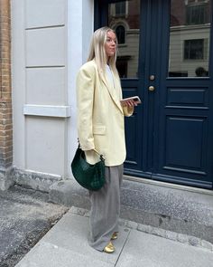 Caroline Stordal | butterbaby🧈🧈 | Instagram Effortless Outfits Casual, Yellow Clothing, Butter Yellow Outfit, Outfit Videos, Effortless Outfit, Casual Chic Outfit, Latest Outfits