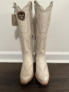 Review photo 1. Cowgirl Boots Ariat, Summer Era, The Casanova, Ariat Cowgirl Boots, Cowgirl Summer, Clothing Wishlist, Dream Wedding Decorations, Western Style Outfits, New West