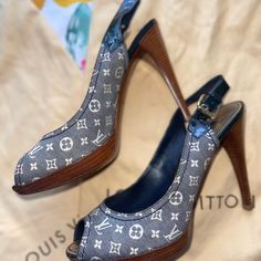 Authentic Monogram Navy Blue Sling Back Vintage Heels Shoes Louis Vuitton, Louis Vuitton Blue, Sling Back Heels, Nike Fashion Shoes, Vintage Heels, Louis Vuitton Shoes, Sling Back, Shoe Game, Blue Brown