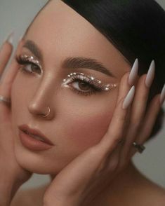 Mekap Mata, Rhinestone Makeup, Makeup Eye Looks, Creative Eye Makeup, Creative Makeup Looks, Eye Makeup Art, Glitter Makeup, Editorial Makeup