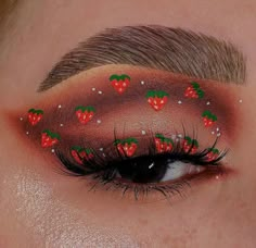 Eye makeup/ eye shadow looks/ red /strawberry Mushroom Eye Makeup, Eye Makeup Designs Art, Creative Eye Makeup Design, Makeup Looks Fun, Graphic Eye Makeup, Wicked Makeup, Extra Makeup, Crazy Eye Makeup, Eyeliner Ideas