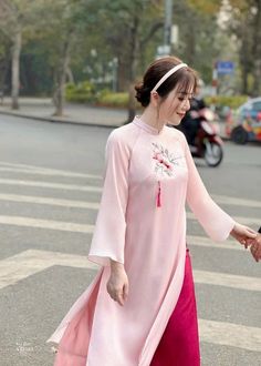 Very elegant design Elegant Long Pink Dress, Elegant Pink Ao Dai For Formal Occasions, Pink Evening Sets, Silk Ao Dai For Party, Elegant Pink Long Sleeve Sets, Pink Silk Evening Set, Pink Ao Dai For Evening Spring Events, Spring Evening Pink Ao Dai, Pink Formal Sets For Spring