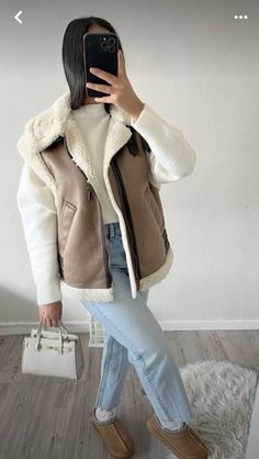 Uggs Fall, Basic Girl Outfit, Fall Outfits 2023, Getting Bored, Looks Pinterest, Mode Zara, Classy Winter Outfits, Chic Winter Outfits, Winter Fashion Outfits Casual