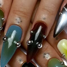 Ulouh✨ on Instagram Editorial Nails Art, Avant Garde Nails, Cool Nail Inspo 2024, Pierced Nails, Aries Nails, Piercing Nails, Euphoria Nails, Nail Piercing, Custom Nails