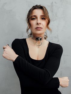 Upgrade your style with a minimalist and chic touch of the Rainy Choker! Crafted from high-quality PVC, this stylish choker boasts a gleaming O-Ring at the center, striking a perfect balance between cute and edgy vibes. With a width of 1.2 inches (3 cm), this eye-catching accessory is sure to transform any outfit into a fashion statement. Edgy Vibes, Leather Choker Collars, Day Collar, Collar Choker, Choker Collar, Historical Dresses, Photos Of Women, Hearts Desire, Upgrade Your Style