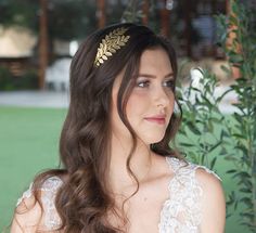 Greek Goddess Headpiece, Gold Laurel Leaf Headband, #accessories #hair @EtsyMktgTool #greciancrown #bridalheadpiece #bridesmaidsgift Aphrodite Headpiece, Greek Goddess Headpiece, Laurel Leaf Crown, Greek Goddess Hairstyles, Grecian Headpiece, Greek Crown, Boho Bridal Headband, Roman Hair, Gold Leaf Crown