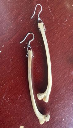 Unique handmade bone earrings. Foraged small animal bones. One of a kind jewelry. Animal Bone Jewelry Clay, Bone Jewellery, Animal Bone Jewelry, Bone Crafts, Real Bones, Vulture Culture, Bone Earrings, Market Ideas, Bone Jewelry