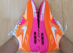 Twitter Nike Shoes Women Fashion, Nike Neon, Orange Sneakers, Womens Slides Sandals, Classy Shoes, Orange Shoes, Nike Shox, Orange And Pink