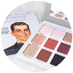 Craquez pour la palette Meet Matt Trimony ! Elle contient des fards matte, nudes et des couleurs plus chaudes. Ces fards peuvent utilisés pour tous type de maquillage qu’il soit nude ou sophistiqué !  ➡️ Disponible sur www.lanaika.com