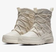 Nike Tanjun, Outdoor Boots, Air Max 95, Nike Fashion, Nike Womens, White Boots, Calf Boots, Outdoor Shoes, New Nike