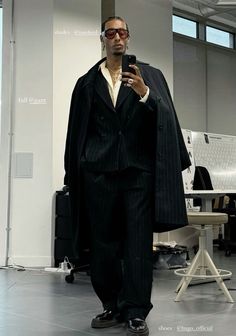 Official Outfits Men, Corporate Goth Men, Md Suits, Baggy Suit, Wedding Guest Suits, Formal Streetwear, Layered Outfit, Guys Fits, Gala Outfit