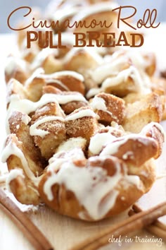 Cinnamon Roll Pull Bread on chef-in-training.com ...This is such and easy, delicious and fun treat for a crowd! #recipe #dessert Pull Bread, Recipes Using Cream Cheese, Brunch Bread, Recipe Dessert, Breakfast Bars, Holiday Foods, Dessert Bread, Pull Apart