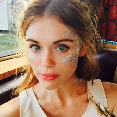 Concert Makeup, Makeup Glitter, Glitter Face, Holland Roden, Trendy Makeup