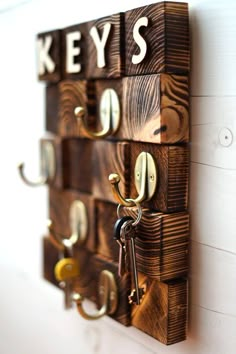 a key holder made out of wooden blocks with keys hanging on the front and back