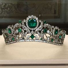 Emerald Tiara, French Royalty, Tiaras Jewellery, Beautiful Tiaras, Royal Tiaras, Crowns And Tiaras, Diamond Tiara