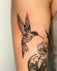 Blackwork Hummingbird Tattoo, Hummingbird Patchwork Tattoo, Humming Bird Traditional Tattoos, Bird Hip Tattoos Women, Traditional Style Hummingbird Tattoo, Retro Tattoos For Women, Hummingbird Tattoo Traditional, American Traditional Hummingbird, American Traditional Hummingbird Tattoo