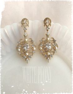 "Art Deco - The Great Gatsby, Downton Abbey, Old Hollywood inspired gold / crystal chandelier earrings : \"JOSEPHINE petite\" by ©White Peony by KC. Beautiful crystal chandelier earrings are made of AAA quality clear Cubic Zirconia (zircon, CZ) Simulated Diamond / rose gold plated components and hand embellished with small 3mm Swarovski crystal pearl (photo shown in \"Cream\"). If you don't need peal, you can choose \"NO pearl\". Please note that product colors in photos may appear slightly diff Gatsby Earrings, Wedding Earrings Vintage, Starburst Earrings, Crystal Chandelier Earrings, Victorian Vintage, Back Necklace, Gold Art Deco, Crystal Stars, The Great Gatsby