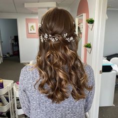 COVID-19, ONLINE ORDERING SAFETY CONCERNS: https://www.etsy.com/listing/775427214/glamour-bride-usa-information-regarding?ref=shop_home_active_1&frs=1 Please visit my shop for more wedding hair accessories: https://www.etsy.com/shop/GlamourBrideUSA?ref=seller-platform-mcnav Beautiful bridal hair vine for your special day! Made from elegant crystals and pearls. Available in multiple lengths. Please, choose desired length from drop down menu. This hair piece is soft and flexible and can be wor Hair Accessories Rose Gold, Glamour Bride, Rose Gold Hair Accessories, Beautiful Bridal Hair, Wedding Hair Vine, Prom Hair Accessories, Pearl Hair Vine, Classic Updo, Hair Accessories Bridal