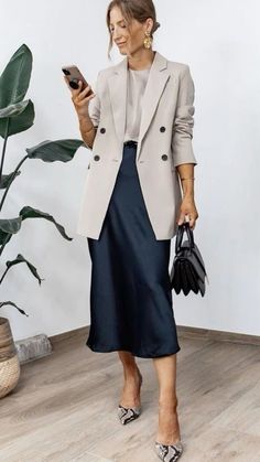 Mode Over 50, Chique Outfits, Paris Mode, Business Casual Outfits For Work, Mode Casual, Stylish Work Outfits, Casual Work Outfits, 가을 패션, Work Outfits Women