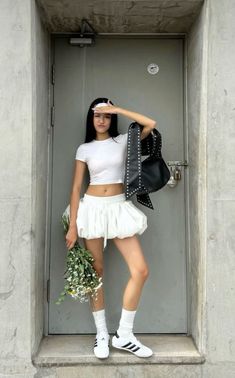 Adidas Crop Top Outfit, Millennial Outfit, Katie Sturino, Styling Skirts, Casual Oufits, Adidas Crop Top, Headband Outfit, Woman Dresses, Body Acceptance