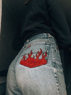 Draw On Jeans Ideas, Designs For Jeans Painting, Drawing On Pants Diy, Fire Jeans Paint, Things To Draw On Your Pants, Jeans Drawing Ideas, Drawing Ideas On Jeans