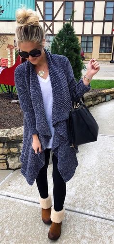 Outfit With Long Cardigan, How To Wear Cardigan, Sunday Brunch Outfit, How To Wear Leggings, Fall Trends Outfits, Fall Dress Outfit, Gilet Long, Winter Leggings