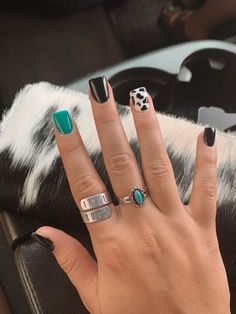 Short Nail Western Ideas, Nails With Cow Design, Gel Nails To Match Black Dress, Acrylic Nails Western Designs, Short Acrylic Nails Country Designs, Western Dip Nail Ideas, Gel Western Nails, Western Manicure Ideas, Simple Short Western Nails