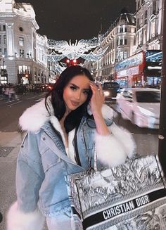 Amber Scholl, Famous Clothes, Festival Outfits Rave, Outfits Rave, Snow Outfit, Classic Suit, Winter Girls, Girl Fits, Fur Coats