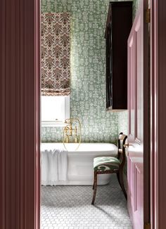 eclectic bathroom design with freestanding bath, wallpaper and patterned roman blinds Wallpaper In Bathroom, Maximalist Bathroom, Gorgeous Bathroom, In Bathroom, Grand Palais