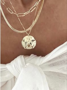 Sand Dollar Necklace, Surf Jewelry, 2024 Wishlist, Fancy Jewelry Necklace, Beaded Jewelry Designs, Jewelry Accessories Ideas, Classy Jewelry, Jewelry Lookbook, Handcrafted Necklace